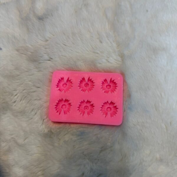 MIX DAISY 6 CAVITY MOULD