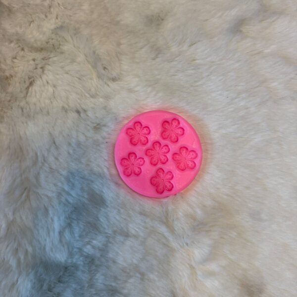 6 CAVITY MINI FLOWER MOULD